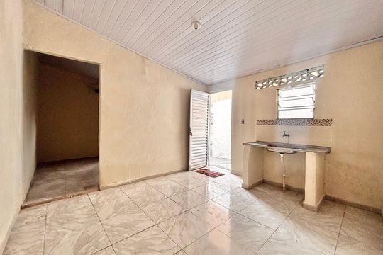 Cozinha de casa para alugar com 1 quarto, 45m² em Jardim Angela Maria, Carapicuíba