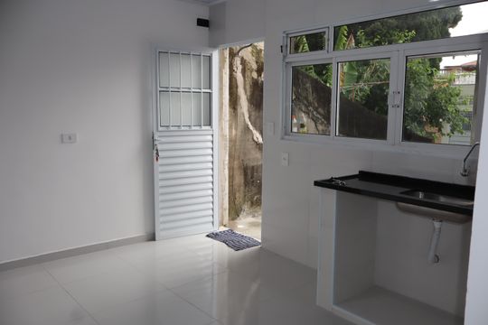 Cozinha de casa para alugar com 1 quarto, 45m² em Parque Santa Madalena, São Paulo