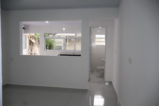 Sala de casa para alugar com 1 quarto, 45m² em Parque Santa Madalena, São Paulo