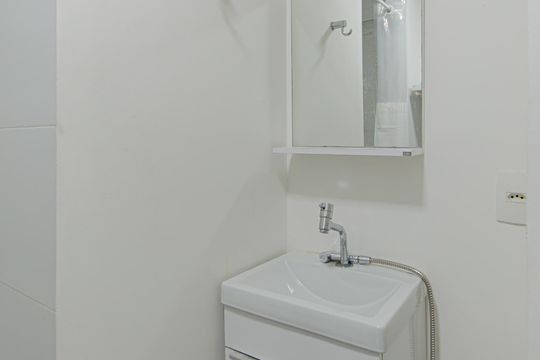Banheiro de kitnet/studio para alugar com 1 quarto, 40m² em Vila Mariana, São Paulo