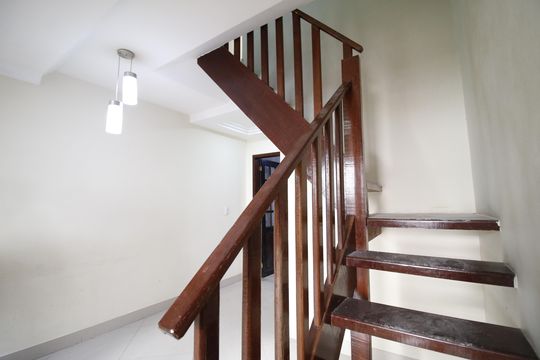 Escada de casa para alugar com 3 quartos, 100m² em Jacarepaguá, Rio de Janeiro