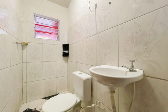 Banheiro de casa para alugar com 2 quartos, 55m² em Jardim Primeiro de Maio (chacara Fazendinha), Osasco