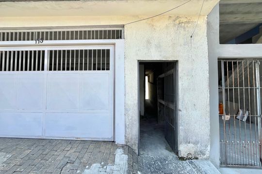 Fachada de casa para alugar com 2 quartos, 50m² em Americanópolis, São Paulo