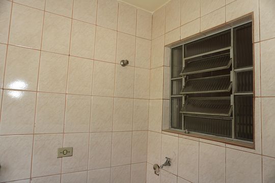 Área de serviço de apartamento para alugar com 2 quartos, 80m² em Jardim Guarujá, Embu das Artes