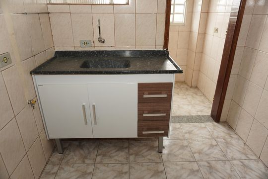 Cozinha de apartamento para alugar com 3 quartos, 90m² em Jardim Guarujá, Embu das Artes