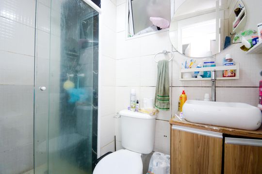 Banheiro de apartamento à venda com 2 quartos, 54m² em Vila Florida, Guarulhos