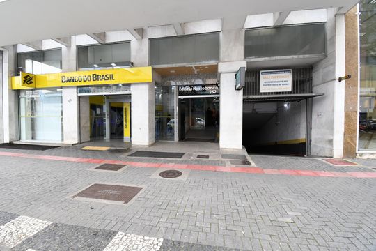 Fachada de kitnet/studio para alugar com 1 quarto, 32m² em Centro, Curitiba