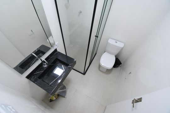 Banheiro de kitnet/studio para alugar com 1 quarto, 32m² em Centro, Curitiba