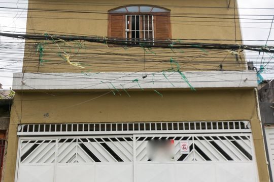 Fachada de casa à venda com 6 quartos, 150m² em Conjunto Habitacional Aguia de Haia, São Paulo