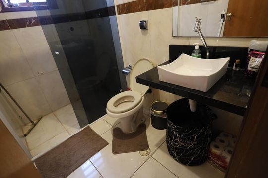 Banheiro 2 de casa à venda com 3 quartos, 125m² em Padroeira, Osasco