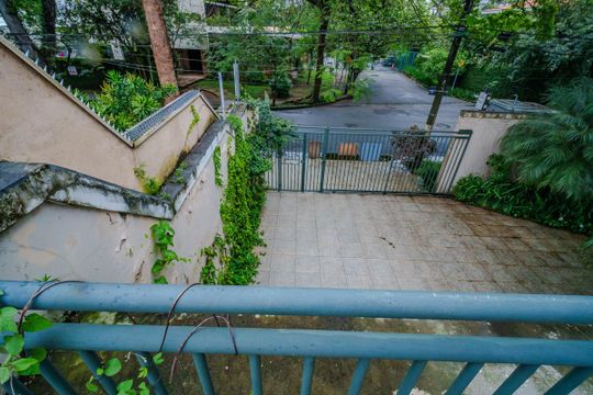 Varanda de casa à venda com 5 quartos, 400m² em Butantã, São Paulo