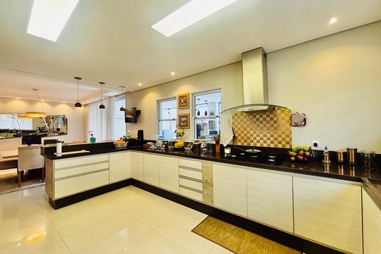 Cozinha de casa de condomínio à venda com 4 quartos, 360m² em Morada das Nuvens, Barueri