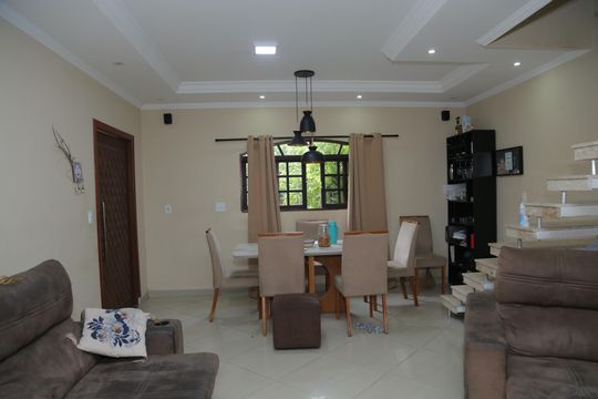 Casa para alugar com 3 quartos, 220m² em Vila Verde, São Paulo