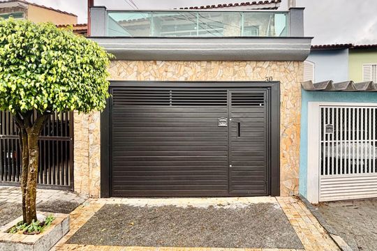 Fachada de casa para alugar com 2 quartos, 100m² em Vila Paranagua, São Paulo