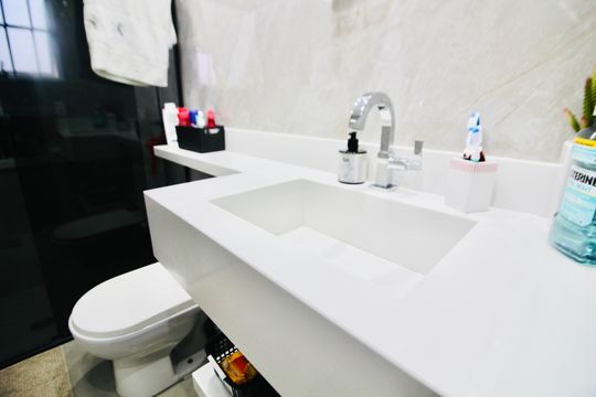 Banheiro da Suíte 1 de casa para alugar com 2 quartos, 100m² em Vila Paranagua, São Paulo