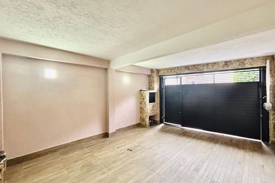 Garagem de casa para alugar com 2 quartos, 100m² em Vila Paranagua, São Paulo