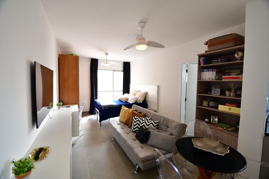 Sala / Quarto de kitnet/studio à venda com 1 quarto, 34m² em Centro, Campinas