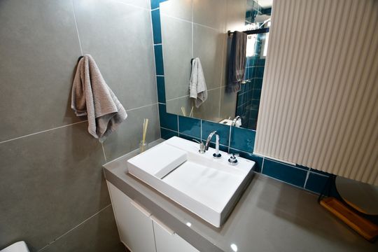 Banheiro de kitnet/studio à venda com 1 quarto, 34m² em Centro, Campinas