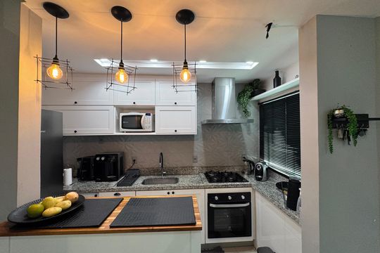 Cozinha de casa de condomínio à venda com 4 quartos, 147m² em Taquara, Rio de Janeiro