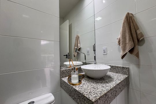 Banheiro Social de casa de condomínio à venda com 4 quartos, 147m² em Taquara, Rio de Janeiro
