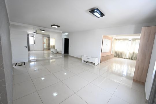 Apartamento para alugar com 4 quartos, 140m² em Setor Bela Vista, Goiânia