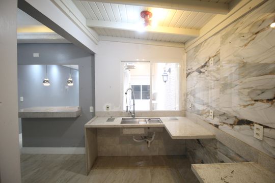 Cozinha de apartamento para alugar com 2 quartos, 58m² em Rio Branco, Porto Alegre