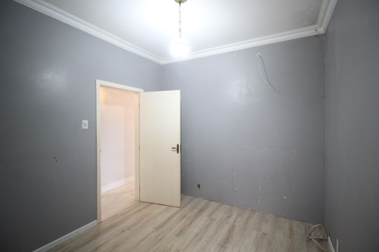 Quarto 1 de apartamento para alugar com 2 quartos, 58m² em Rio Branco, Porto Alegre