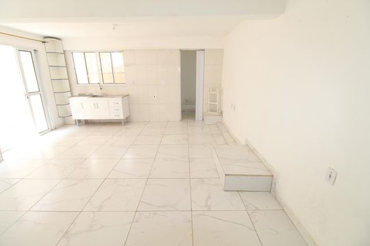 Subsolo Cozinha / Quarto de casa para alugar com 3 quartos, 70m² em Vila das Flores, São José dos Campos