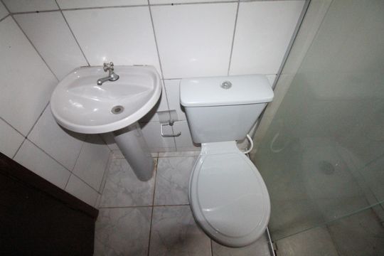 Banheiro de casa para alugar com 2 quartos, 80m² em Loteamento Residencial Vista Linda, São José dos Campos