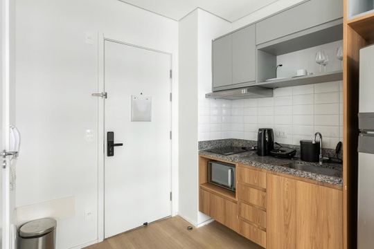 Cozinha de kitnet/studio para alugar com 1 quarto, 27m² em Água Branca, São Paulo