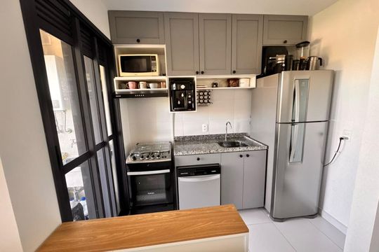 Cozinha de apartamento para alugar com 2 quartos, 47m² em Vila Anastácio, São Paulo