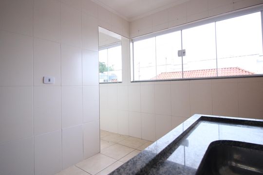 Cozinha de apartamento para alugar com 1 quarto, 35m² em Vila Carrão, São Paulo