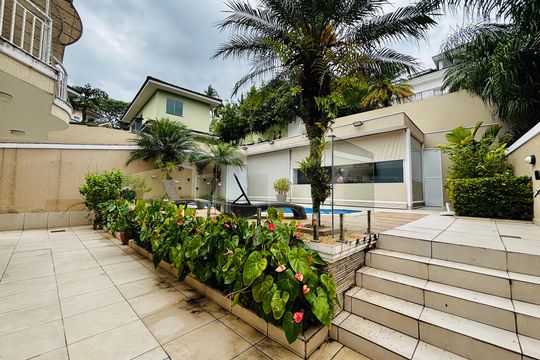 Quintal  de casa de condomínio à venda com 4 quartos, 430m² em Residencial 18 do Forte, Santana de Parnaíba