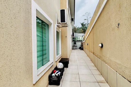 Quintal  de casa de condomínio à venda com 4 quartos, 430m² em Residencial 18 do Forte, Santana de Parnaíba