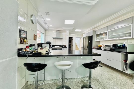 Cozinha  de casa de condomínio à venda com 4 quartos, 430m² em Residencial 18 do Forte, Santana de Parnaíba