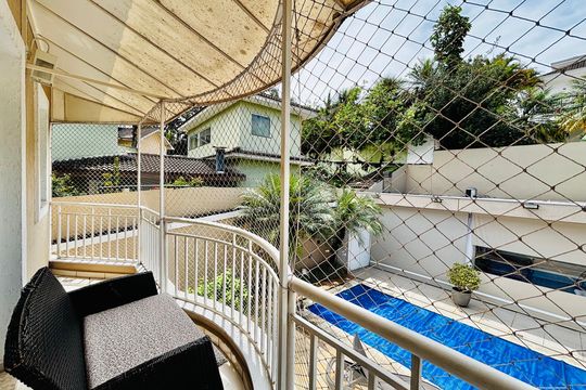 Sacada da suíte 1 de casa de condomínio à venda com 4 quartos, 430m² em Residencial 18 do Forte, Santana de Parnaíba