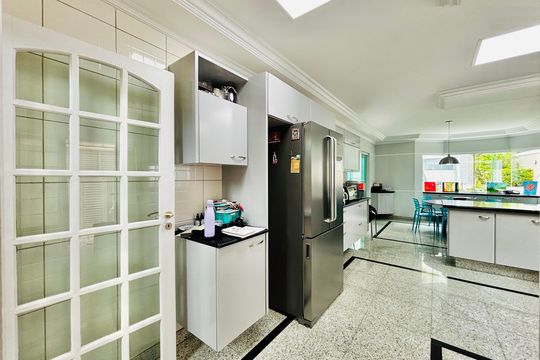 Cozinha  de casa de condomínio à venda com 4 quartos, 430m² em Residencial 18 do Forte, Santana de Parnaíba