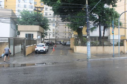 Fachada de apartamento para alugar com 2 quartos, 50m² em Mutondo, São Gonçalo