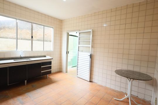 Cozinha de casa para alugar com 4 quartos, 158m² em Bussocaba, Osasco