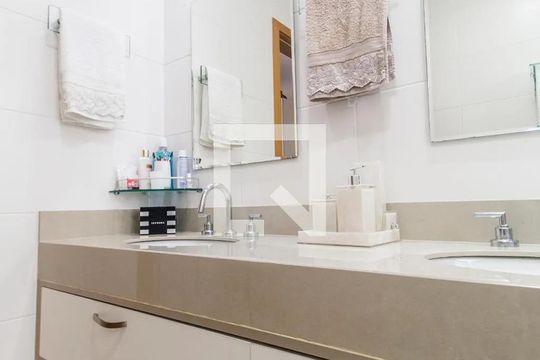 Banheiro 3 de apartamento para alugar com 3 quartos, 136m² em Centro Empresarial Tamboré, Santana de Parnaíba