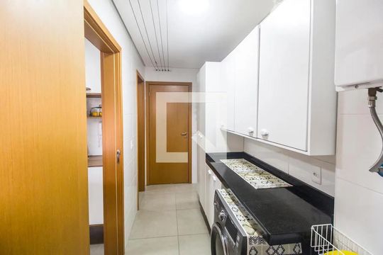 Área de serviço de apartamento para alugar com 3 quartos, 136m² em Centro Empresarial Tamboré, Santana de Parnaíba