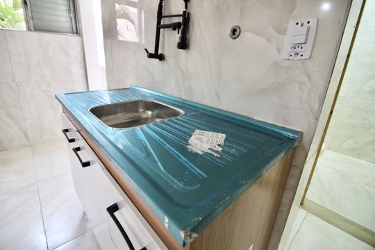 Cozinha de apartamento para alugar com 2 quartos, 56m² em Conjunto Residencial José Bonifácio, São Paulo
