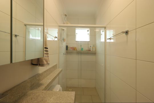 Banheiro Social de apartamento à venda com 2 quartos, 49m² em Vila Claudio, Santo André
