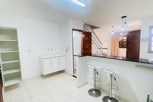 Cozinha de casa de condomínio para alugar com 3 quartos, 110m² em Jardim Barbacena, Cotia