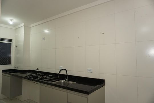 Cozinha de apartamento para alugar com 2 quartos, 50m² em Jardim Elizabete, Embu das Artes