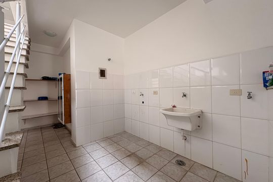 Lavanderia de casa para alugar com 4 quartos, 250m² em Santa Maria, Santo André