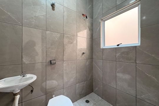 Banheiro de serviço de casa para alugar com 4 quartos, 250m² em Santa Maria, Santo André