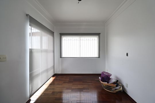 Sala de tv  de casa para alugar com 4 quartos, 250m² em Santa Maria, Santo André