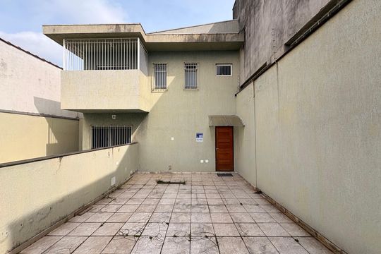 Fachada + plaquinha YGVO-1874 de casa para alugar com 4 quartos, 250m² em Santa Maria, Santo André