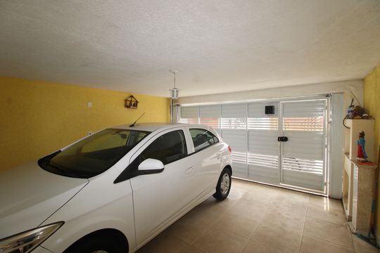 Garagem de casa à venda com 3 quartos, 149m² em Cidade Líder, São Paulo